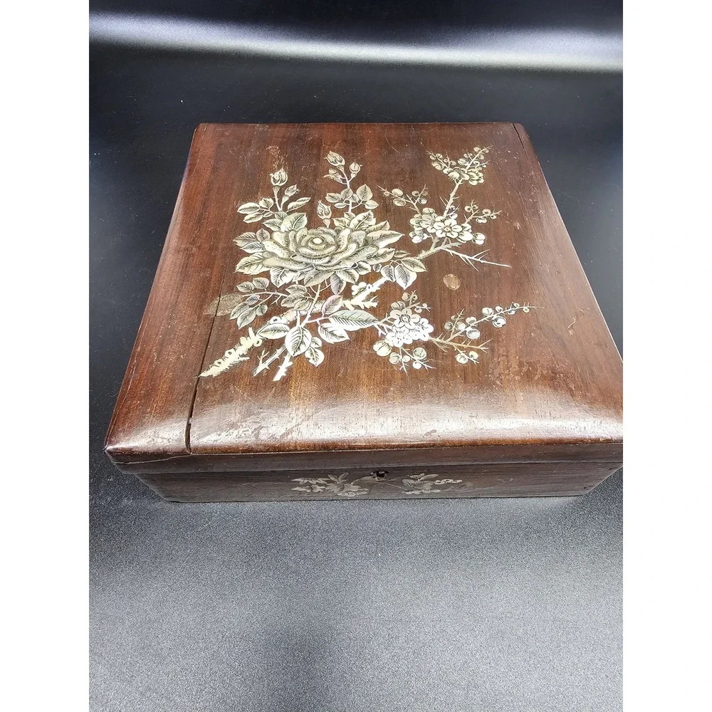 Chinese Natural Rosewood Inlaid Shell Handmade Exquisite Flowers Jewelry Box